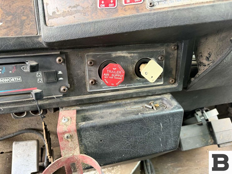 1998-kenworth-t800-image-86