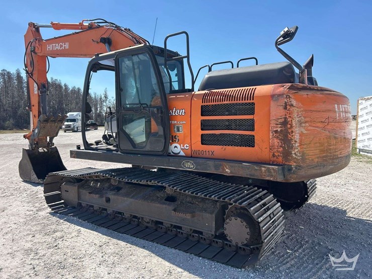 2015-hitachi-zx210-lc-image-4