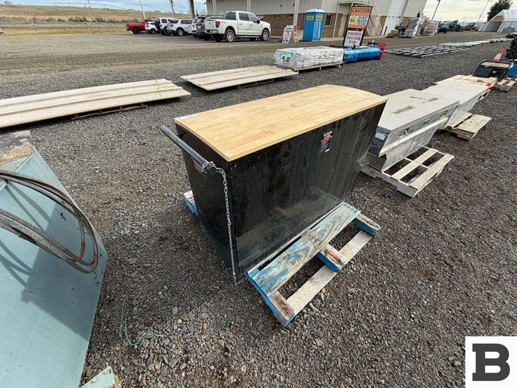 46"-9-drawer-mobile-workbench-image-12