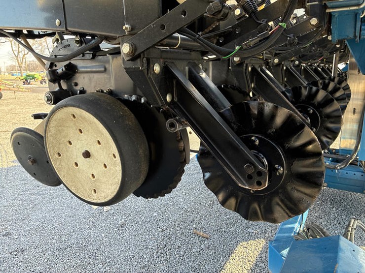 2010-kinze-3600-image-48