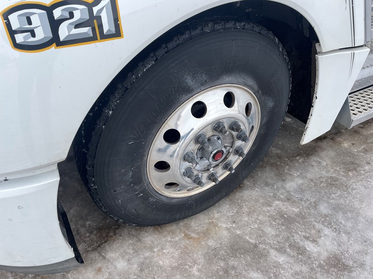 2022-kenworth-t680-image-9