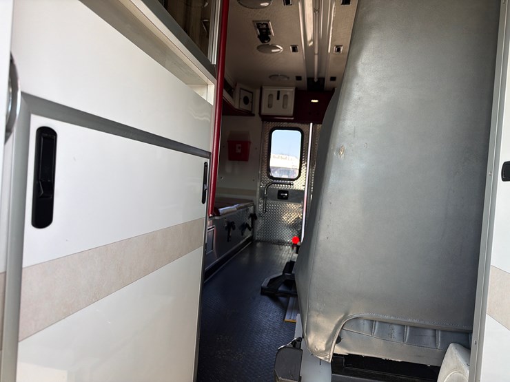 2018-ford-e450-image-15