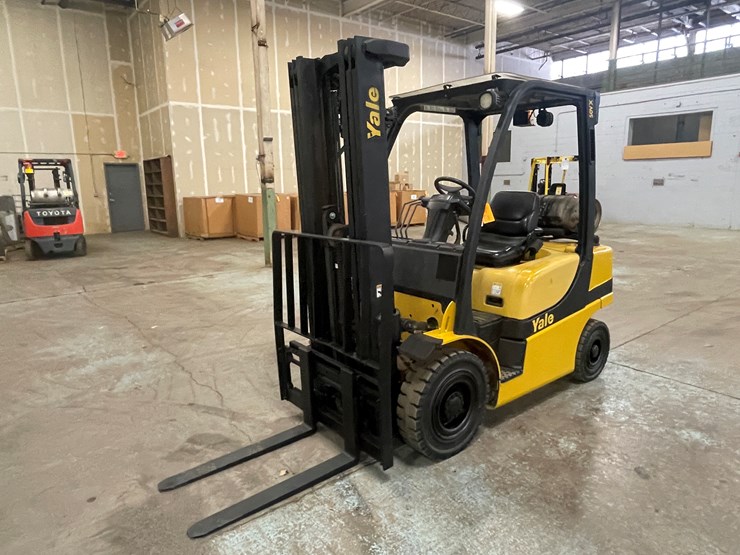 #176-•-2011-yale-propane-forklift-image-1