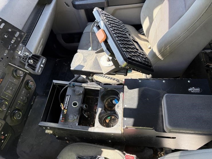 2015-ford-f150-xl-image-16