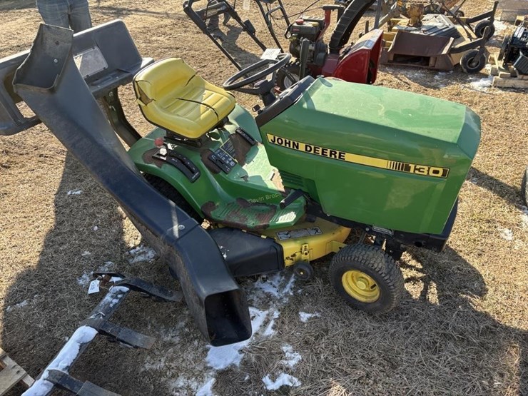 john-deere-130-image-2