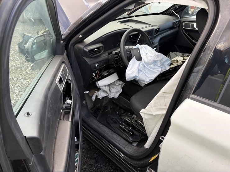 2022-ford-explorer-image-15