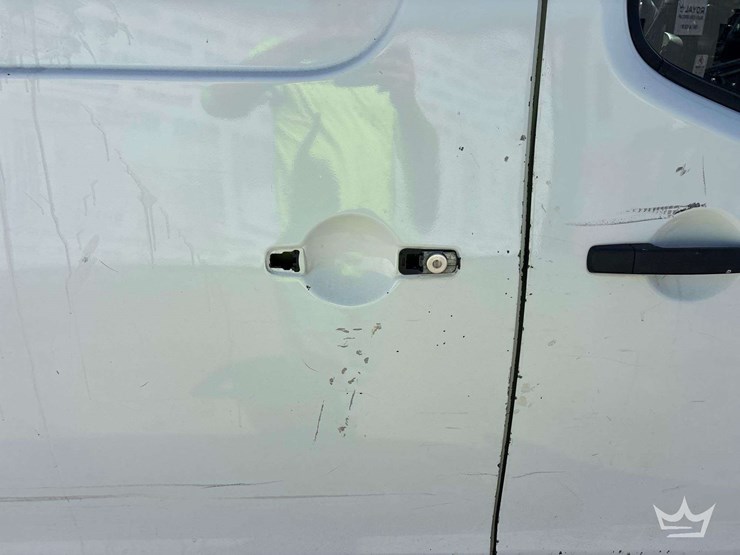 2016-nissan-nv2500-image-16