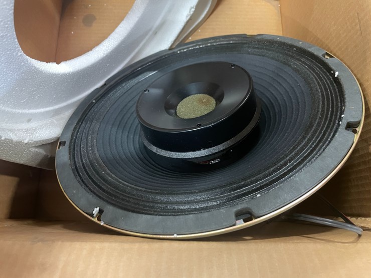 #7651-•-misc.-speakers,-electronic-parts-and-tripp-lite-battery-clips-image-10