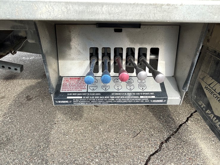 2018-peterbilt-337-image-40