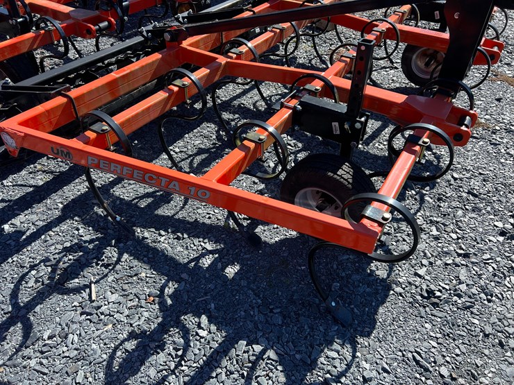 2023-white-251-image-8