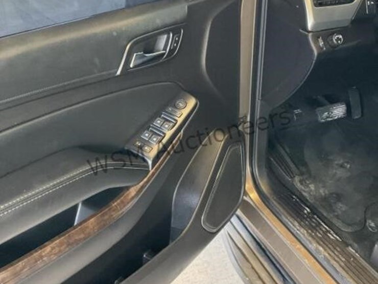 2016-chevrolet-tahoe-image-22