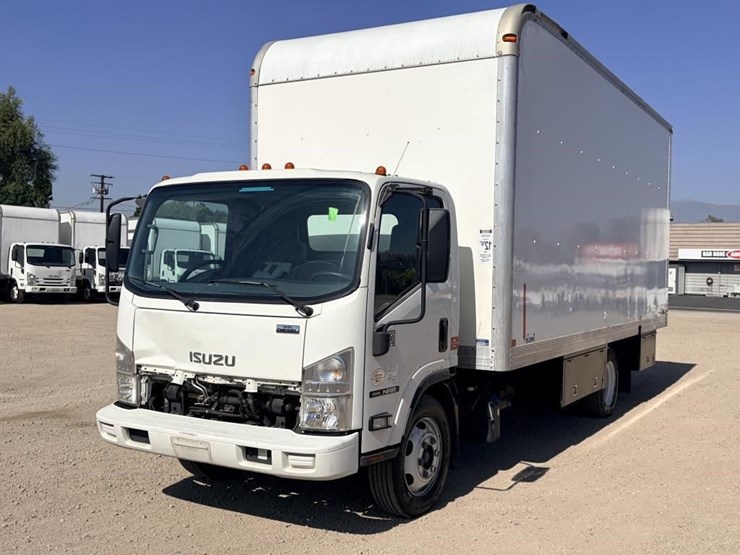 2017-isuzu-nrr-image-1