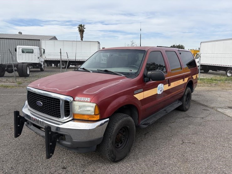 2000-ford-excursion-image-1