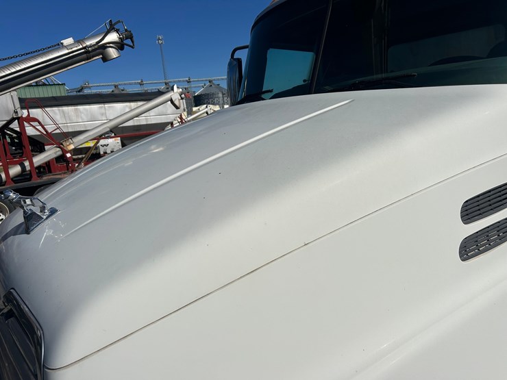 2012-mack-tender-truck-w/adams-rear-discharge-bed-auger-image-85