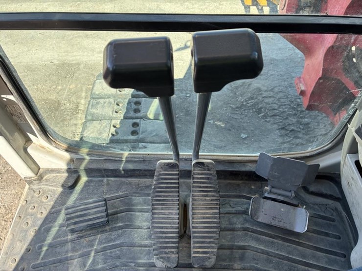 2017-takeuchi-tb2150-image-17