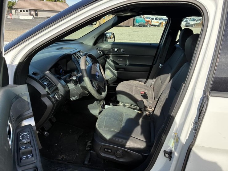 2018-ford-explorer-image-12