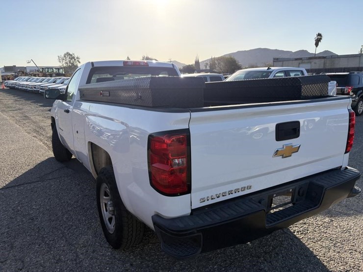 2018-chevrolet-1500-image-2