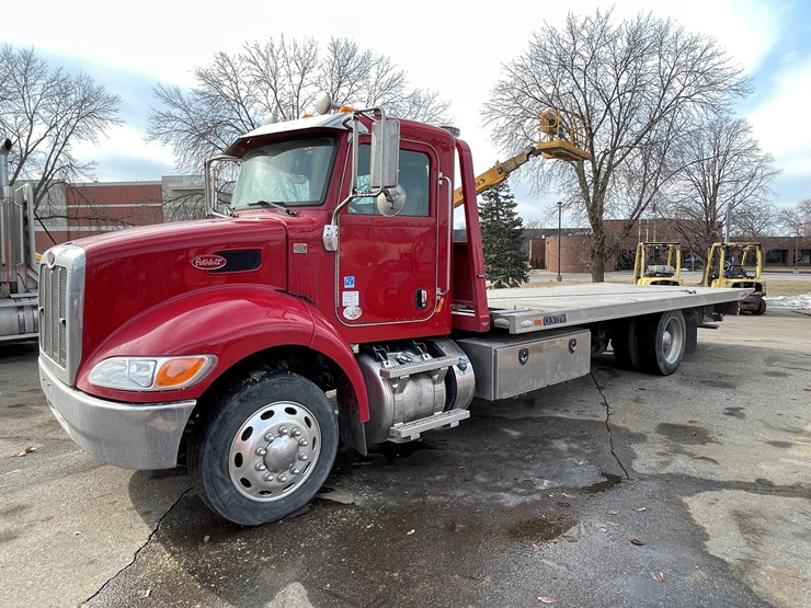 2018-peterbilt-337-image-1