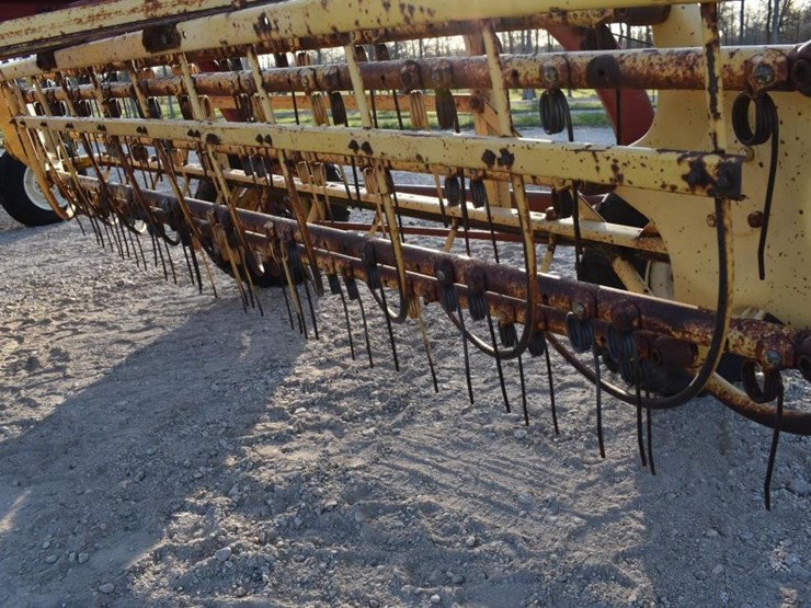 new-holland-258-image-4