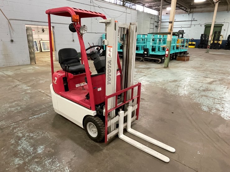 #183-•-toyota-7-runner-electric-forklift-image-3