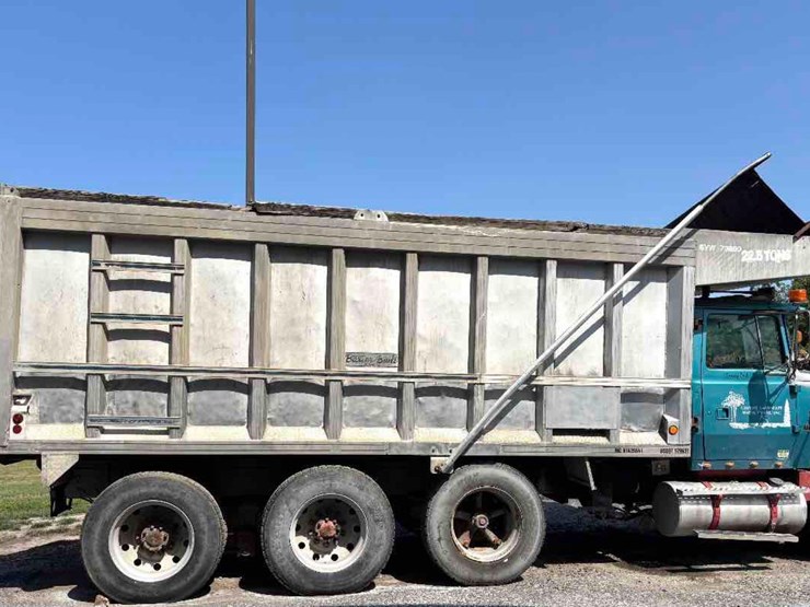 1994-ford-ltl9000-image-1