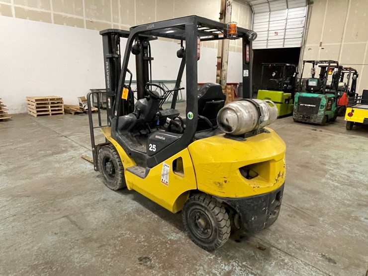 #168-•-2015-komatsu-25-propane-forklift-image-7