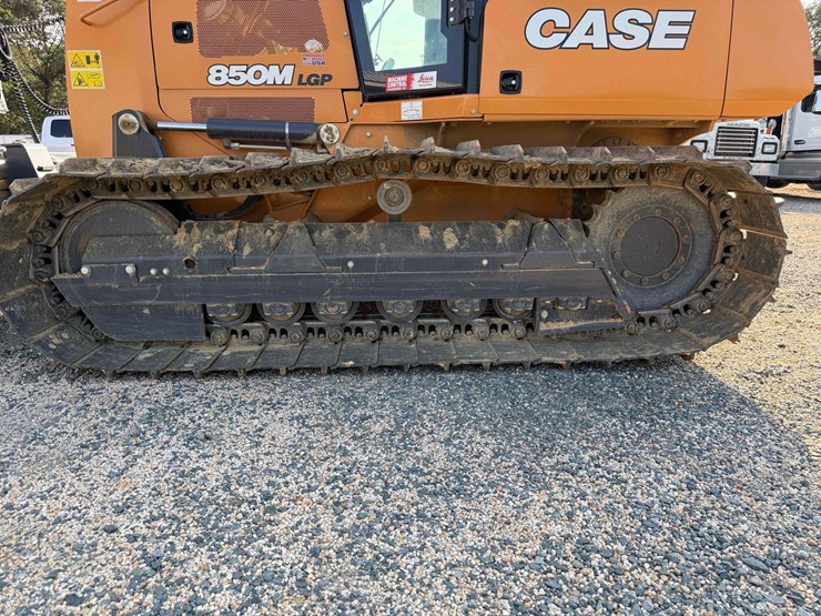 2021-case-850m-image-5
