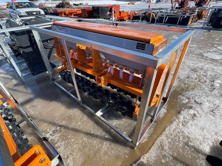 2025-caterpillar-12-image-3