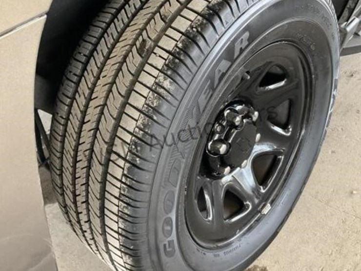 2016-chevrolet-tahoe-image-8