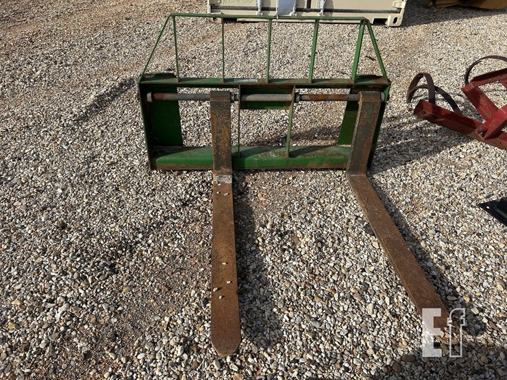 pallet-forks-john-deere-image-1