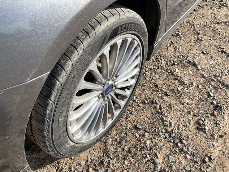 #1522-•-2014-ford-fusion-(has-mn-title)-image-11