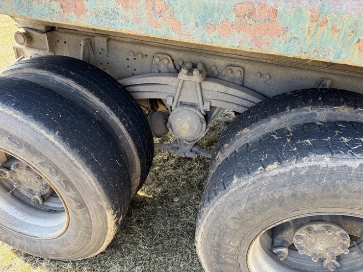 1990-white-gmc-autocar-dump-truck-image-6