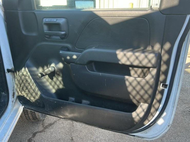 2017-chevrolet-silverado-3500hd-image-36