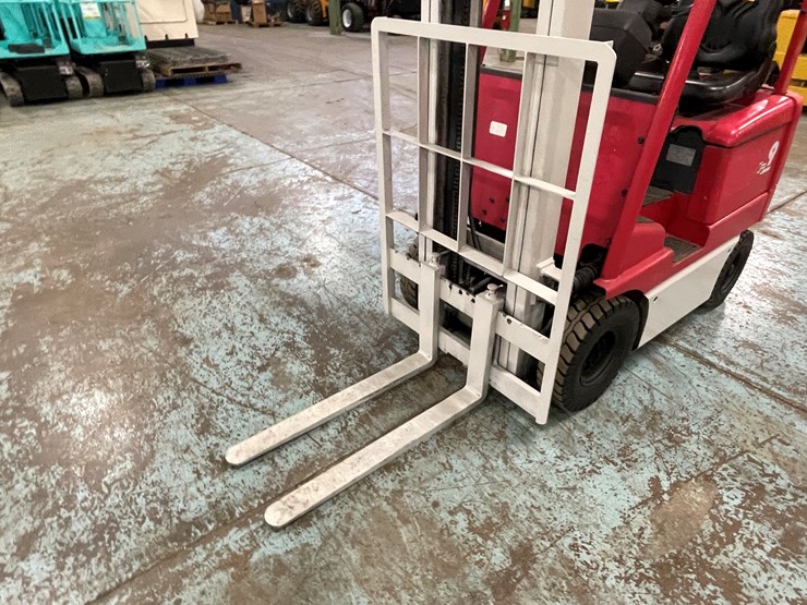 #184-•-toyota-9-runner-electric-forklift-image-9