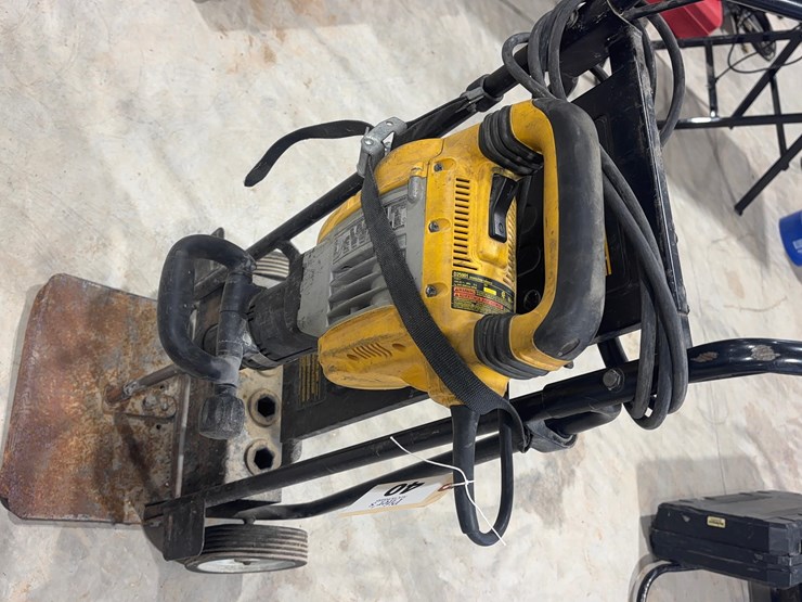 dewalt-d25901-demolition-hammer-image-4