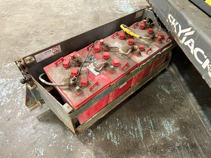 #206-•-2016-skyjack-scissor-lift-image-20