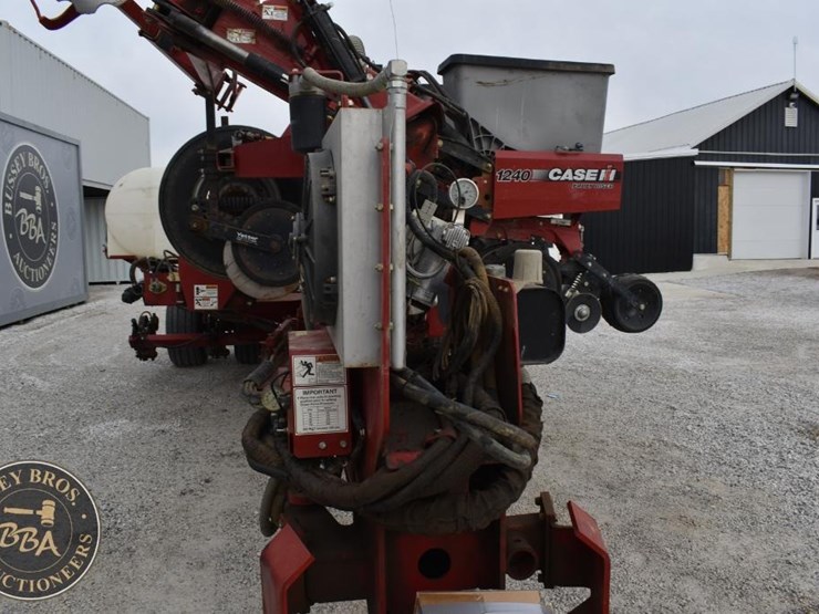 2010-case-ih-1240-image-11