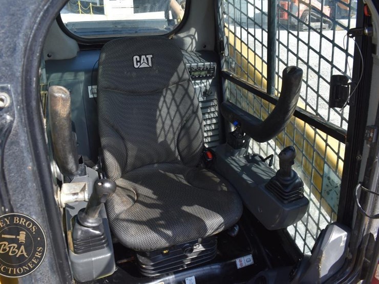 2023-caterpillar-289d3-image-40