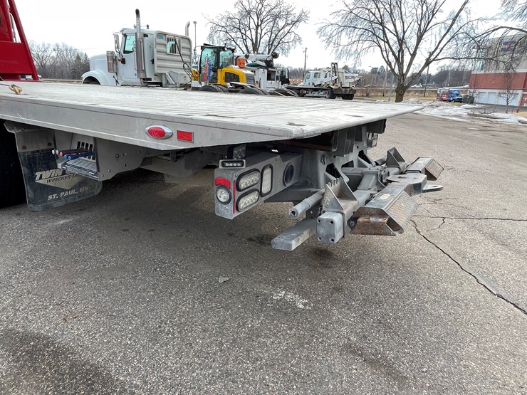 2018-peterbilt-337-image-30