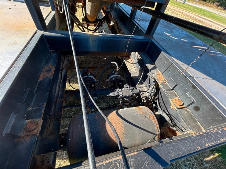 2011-magnolia-trailer-image-30