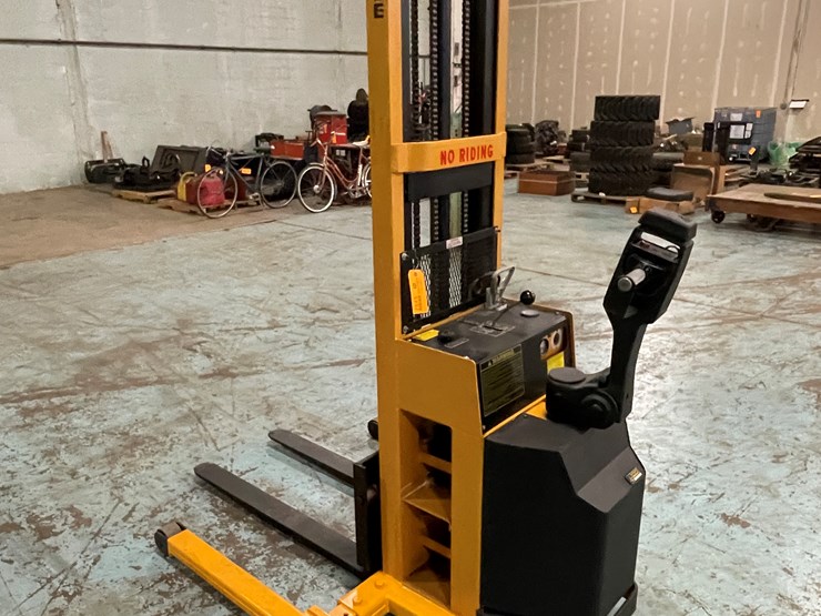 #226-•-big-joe-pdi-20-walk-behind-stacker-image-2