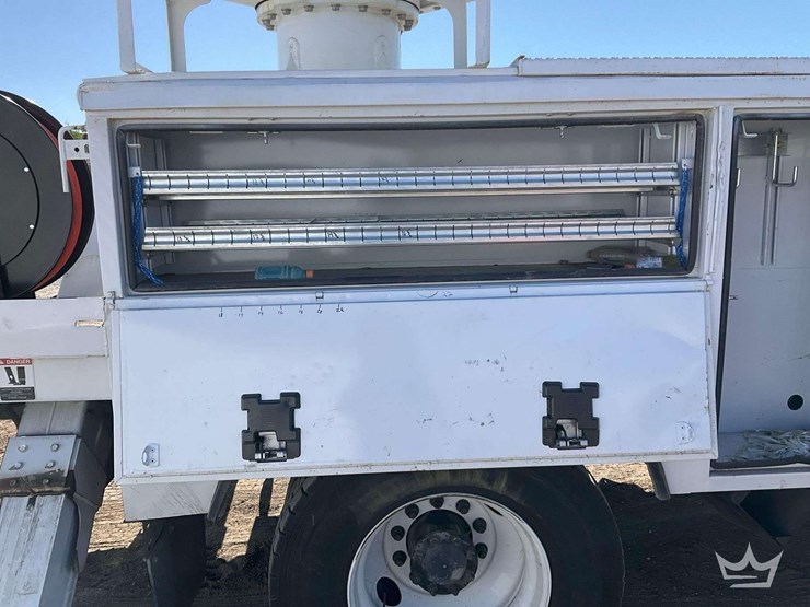 2024-freightliner-m2-106-image-35