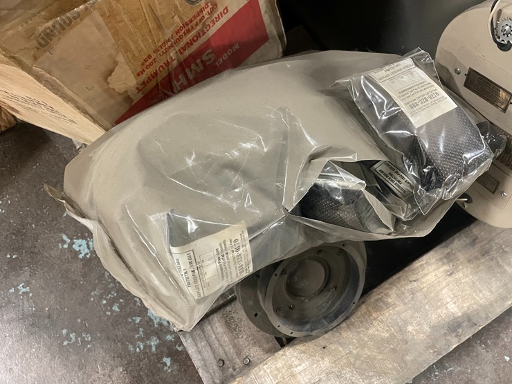 #7661-•-assorted-shop-speakers-image-7