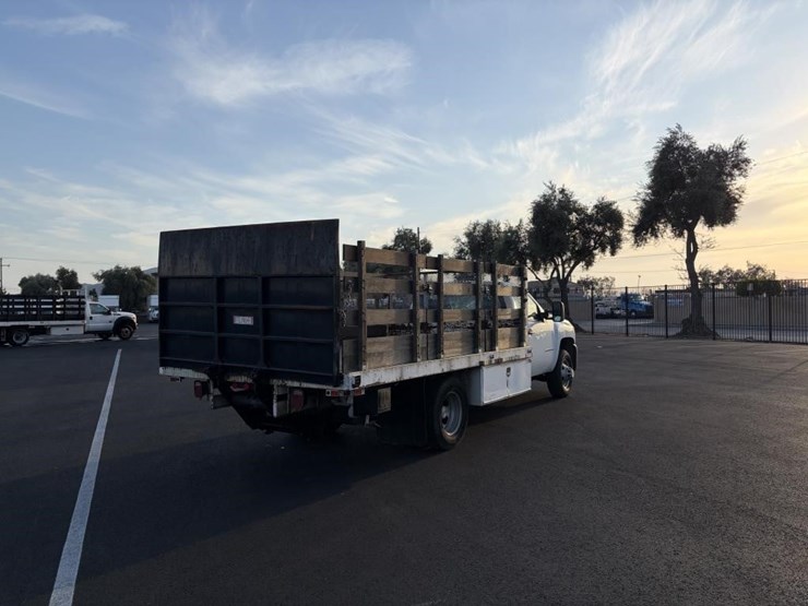 2008-chevrolet-3500-image-3