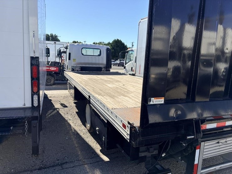 2017-isuzu-nrr-image-20