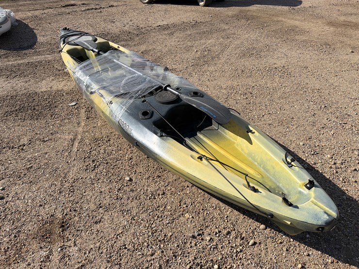 #1431-•-kayak-with-paddle-image-2