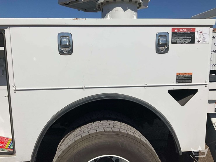 2024-freightliner-m2-106-image-44