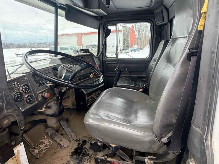 1997-mack-rd688s-image-10
