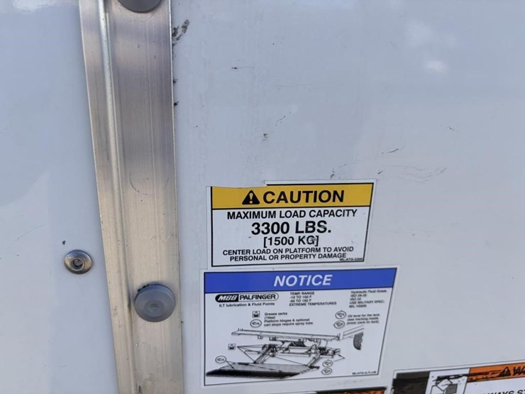 2024-isuzu-npr-image-7