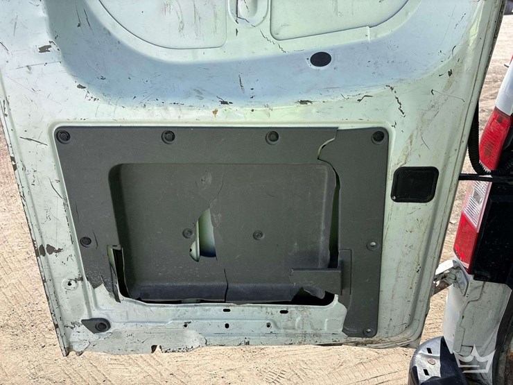 2016-nissan-nv2500-image-14